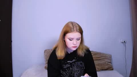 Snapshot of mina27372 chatting on 09-30-25, 11:10 hi Im Mina online show from 09-30-25, 11:10