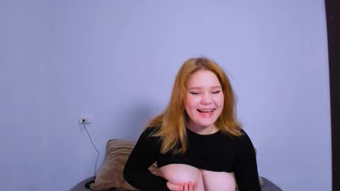 Snapshot of mina27372 chatting on 10-12-25, 10:53 hi Im Mina online show from 10-12-25, 10:53