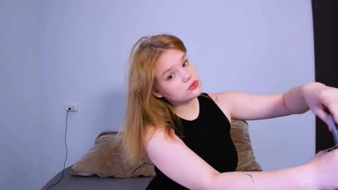 Snapshot of mina27372 chatting on 10-14-25, 10:21 hi Im Mina online show from 10-14-25, 10:21