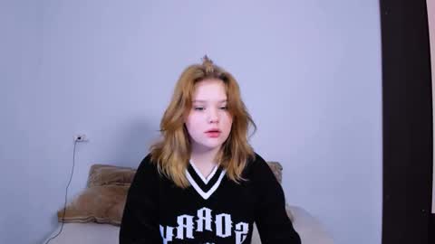 Snapshot of mina27372 chatting on 10-15-25, 10:21 hi Im Mina online show from 10-15-25, 10:21