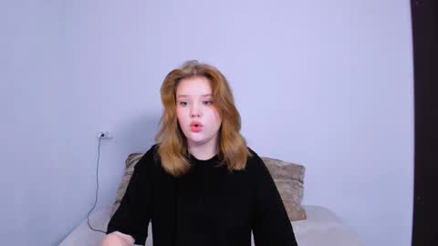 Snapshot of mina27372 chatting on 10-16-25, 10:22 hi Im Mina online show from 10-16-25, 10:22