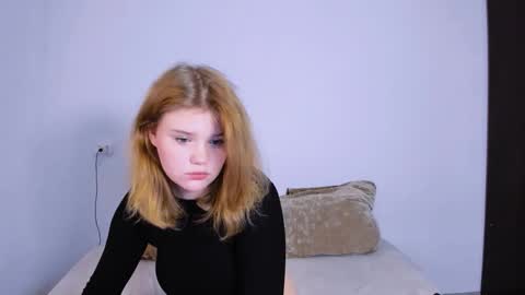 Snapshot of mina27372 chatting on 10-18-25, 10:32 hi Im Mina online show from 10-18-25, 10:32