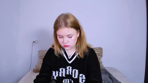 Snapshot of mina27372 chatting on 10-22-25, 10:42 hi Im Mina online show from 10-22-25, 10:42