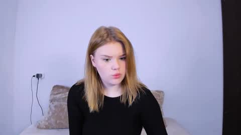 Snapshot of mina27372 chatting on 10-23-25, 10:41 hi Im Mina online show from 10-23-25, 10:41