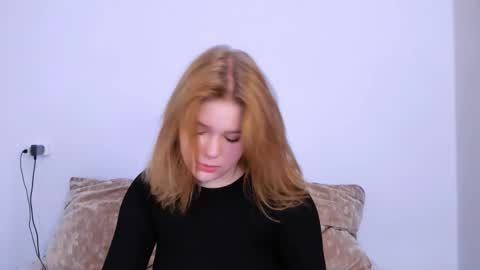 Snapshot of mina27372 chatting on 10-26-25, 02:17 hi Im Mina online show from 10-26-25, 02:17