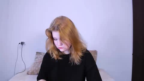 Snapshot of mina27372 chatting on 10-27-25, 10:25 hi Im Mina online show from 10-27-25, 10:25