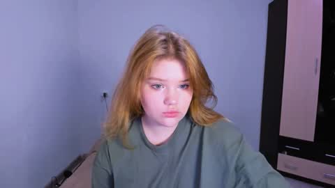 Snapshot of mina27372 chatting on 11-10-25, 01:37 hi Im Mina online show from 11-10-25, 01:37