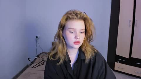 Snapshot of mina27372 chatting on 11-21-25, 09:19 hi Im Mina online show from 11-21-25, 09:19