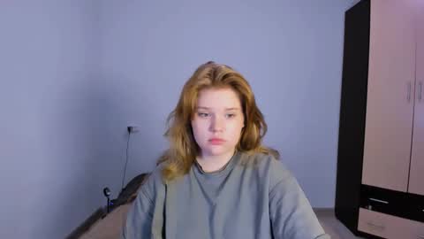 Snapshot of mina27372 chatting on 11-22-25, 02:43 hi Im Mina online show from 11-22-25, 02:43