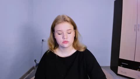 Snapshot of mina27372 chatting on 11-24-25, 01:49 hi Im Mina online show from 11-24-25, 01:49