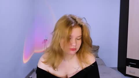 Snapshot of mina27372 chatting on 11-30-25, 01:31 hi Im Mina online show from 11-30-25, 01:31