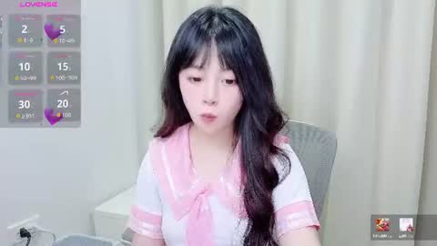 Snapshot of minaaaa69879 chatting on 06-18-26, 09:14 Na online show from 06-18-26, 09:14
