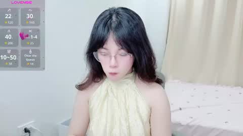Snapshot of minaaaa69879 chatting on 06-25-26, 05:12 Na online show from 06-25-26, 05:12
