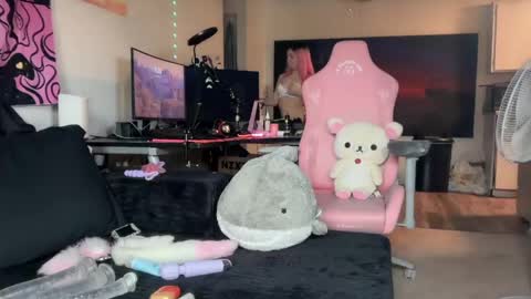 Mina online show from 05-26-26, 11:23