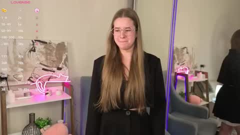 Milly online show from 09-28-25, 02:22