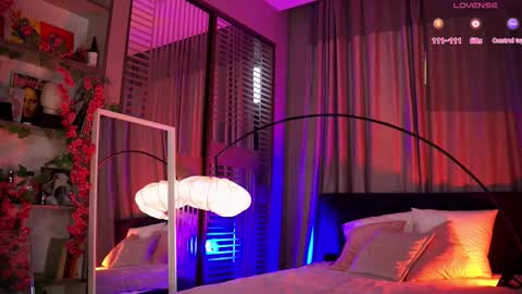 Frances  Next streams Thu Fri Sat 8am -  4pm GMT3 online show from 10-11-25, 06:45