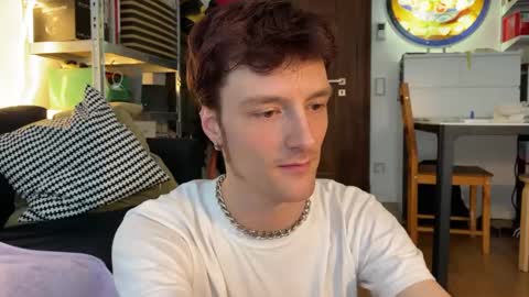 Snapshot of mindly chatting on 01-22-25, 02:03 Mindly online show from 01-22-25, 02:03