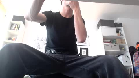 Snapshot of mindly chatting on 10-16-25, 11:55 Mindly online show from 10-16-25, 11:55