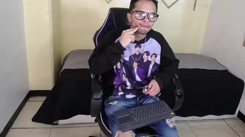 Snapshot of minho_reyes chatting on 12-04-25, 11:41 Minho Reyes online show from 12-04-25, 11:41