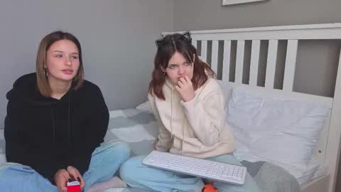 KarinaLeila online show from 09-18-25, 06:04