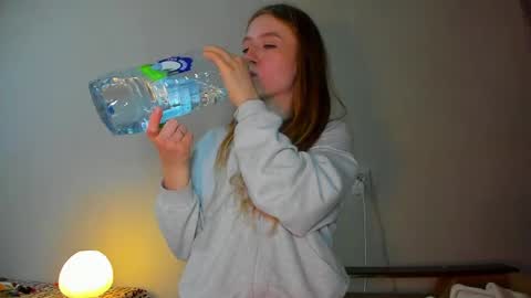 Snapshot of minidiva_ chatting on 05-29-26, 08:51 Amelia online show from 05-29-26, 08:51