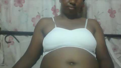 Snapshot of minie4tina chatting on 12-19-24, 08:23 Minie4Tina online show from 12-19-24, 08:23