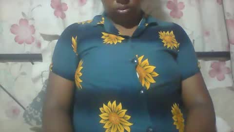 Snapshot of minie4tina chatting on 12-19-24, 11:29 Minie4Tina online show from 12-19-24, 11:29