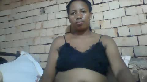 Snapshot of minie4tina chatting on 01-01-25, 10:32 Minie4Tina online show from 01-01-25, 10:32