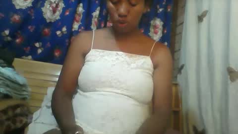 Snapshot of minie4tina chatting on 11-10-25, 08:13 Minie4Tina online show from 11-10-25, 08:13