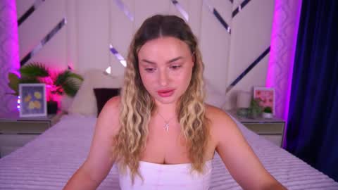 Snapshot of minifox_ chatting on 09-22-25, 06:37 minifox_ online show from 09-22-25, 06:37