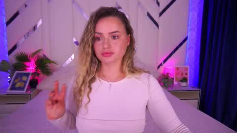 Snapshot of minifox_ chatting on 10-15-25, 07:52 minifox_ online show from 10-15-25, 07:52