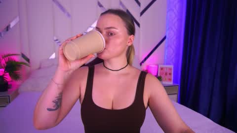 Snapshot of minifox_ chatting on 11-11-25, 08:03 minifox_ online show from 11-11-25, 08:03