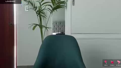   Mini Mila Kunis ft Ashton Katchero. Follow me to stay in touch  online show from 09-19-25, 04:18