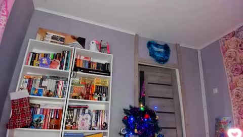 Snapshot of minionkaaa chatting on 12-21-25, 11:06 Ariana online show from 12-21-25, 11:06