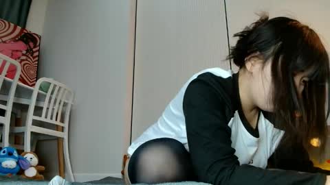 Minji online show from 06-01-26, 01:02
