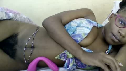 Snapshot of minlavine chatting on 06-12-26, 06:12 minlavine online show from 06-12-26, 06:12
