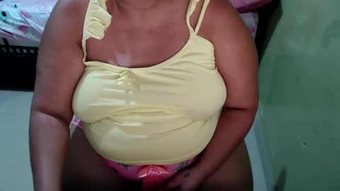 Snapshot of minnie_bbw69 chatting on 01-24-25, 01:03 Andrea online show from 01-24-25, 01:03
