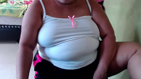 Snapshot of minnie_bbw69 chatting on 02-10-25, 06:56 Andrea online show from 02-10-25, 06:56