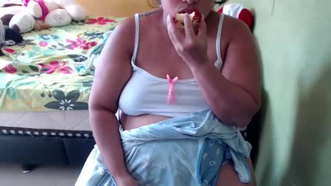 Snapshot of minnie_bbw69 chatting on 03-01-25, 02:34 Andrea online show from 03-01-25, 02:34