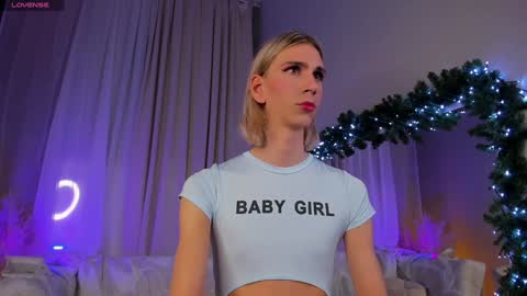 Snapshot of mintlackey chatting on 12-22-24, 05:32 Lianna online show from 12-22-24, 05:32