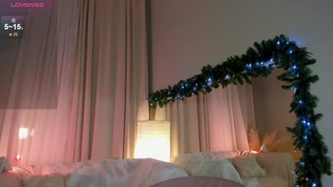 Snapshot of mintlackey chatting on 01-01-25, 05:55 Lianna online show from 01-01-25, 05:55