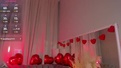 Snapshot of mintlackey chatting on 02-11-25, 10:15 Lianna online show from 02-11-25, 10:15
