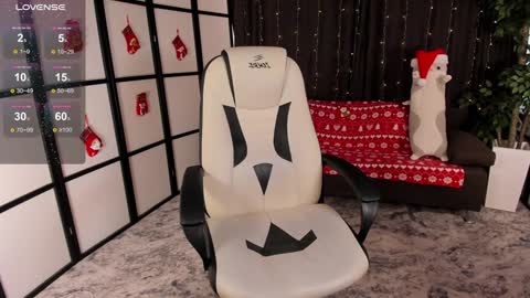 Snapshot of mintrose chatting on 12-18-24, 06:10 Rosie online show from 12-18-24, 06:10