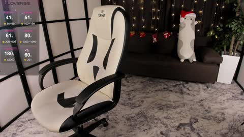 Snapshot of mintrose chatting on 12-22-24, 09:33 Rosie online show from 12-22-24, 09:33