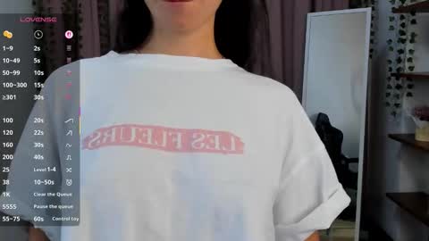 Snapshot of mioflare chatting on 09-24-25, 02:48 Mio online show from 09-24-25, 02:48