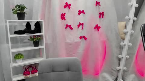 Snapshot of mipsymipson chatting on 02-04-25, 10:10 NEXT STREAM NOVEMBER 27282930 online show from 02-04-25, 10:10