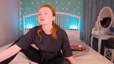 Snapshot of mira_glace chatting on 11-22-25, 12:59 Mira3 online show from 11-22-25, 12:59