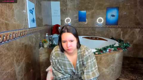 Snapshot of mira_karter chatting on 01-12-25, 01:42 Mira online show from 01-12-25, 01:42