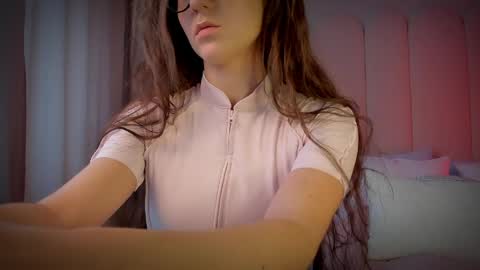 Snapshot of mira_kraviz chatting on 06-01-26, 08:38 Mira online show from 06-01-26, 08:38