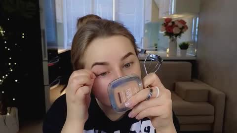 Mira online show from 03-20-26, 01:21